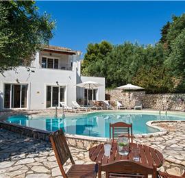 3 bedroom villa with heated pool in Kassiopi, Corfu, sleeps 6